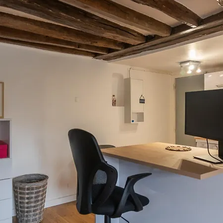 Appartement Studio - Opposite Fontaine Des Quatre Saisons *